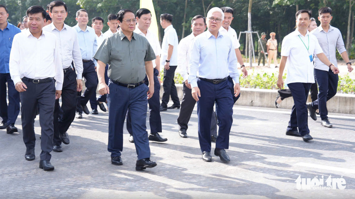 Thủ tướng thị sát