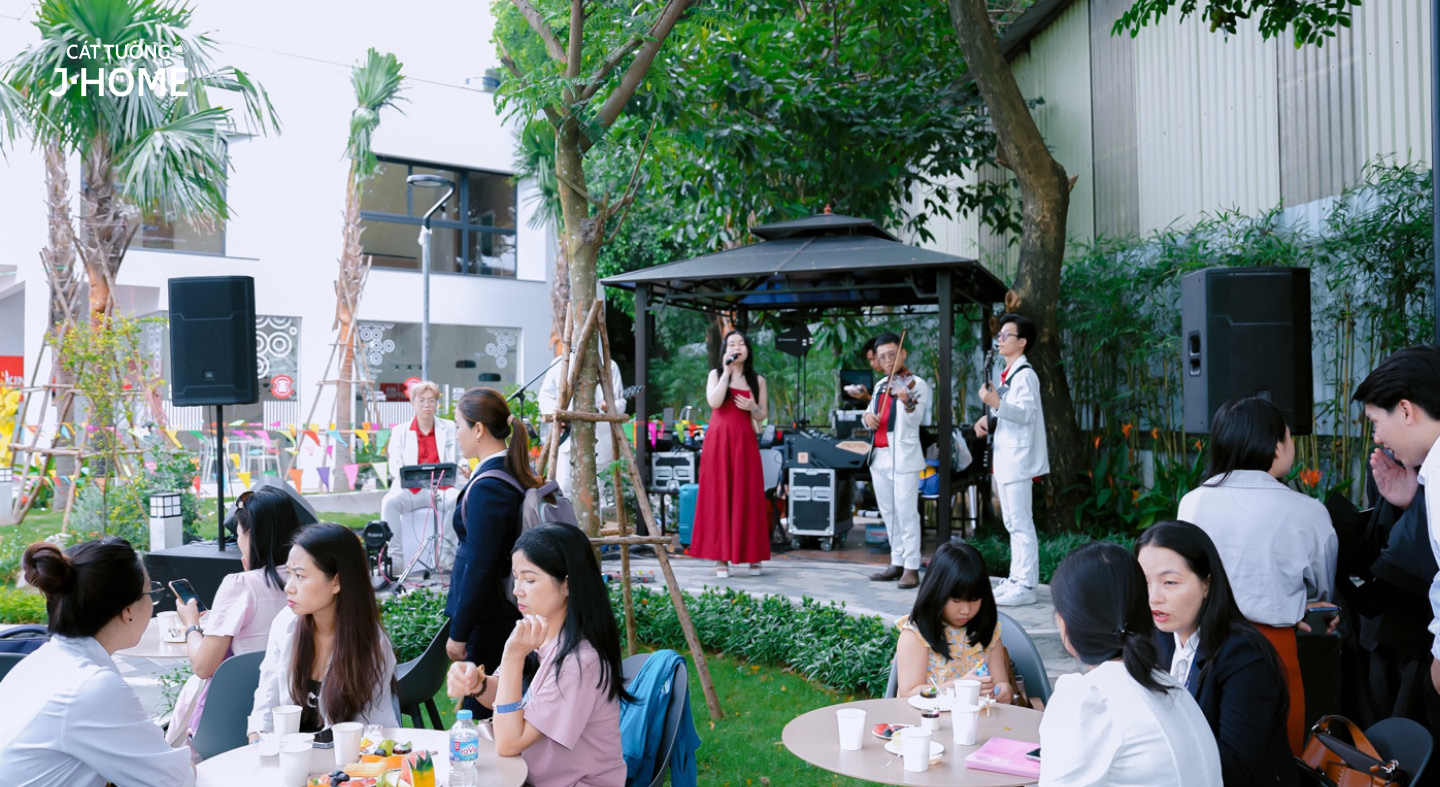 Khách tham quan nhà | Cát Tường j-Home