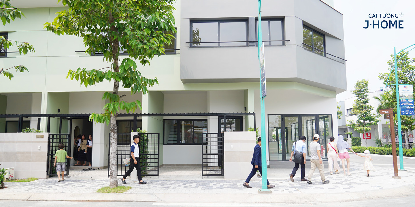 Khách tham quan Cát Tường J-Home