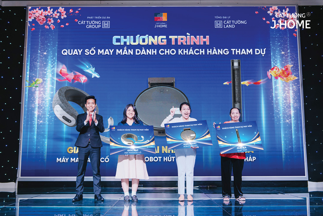 khách hàng tham dự sự kiện may mắn