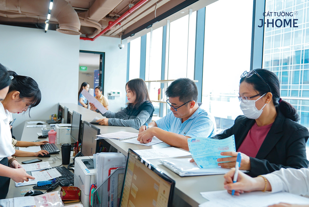 Làm thủ tục nhận sổ hồng Cát Tường J-Home